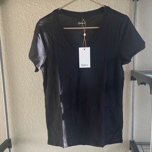 Quince Black V-Neck Short Sleeve Tee - Classic Everyday Staple